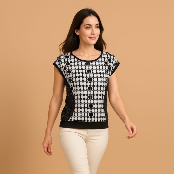 women fasionable TOP size-M colour black and white